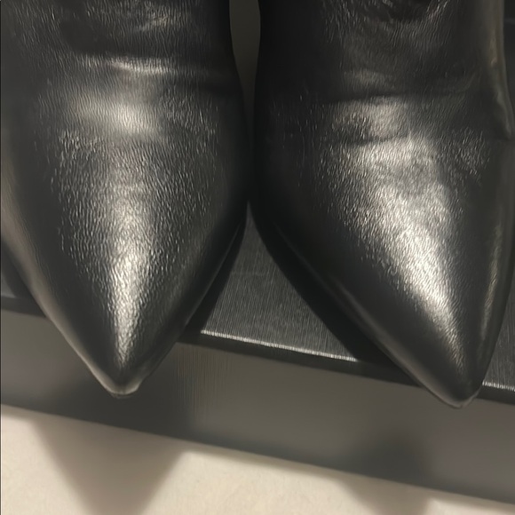 Yves Saint Laurent - Picture 8 of 16